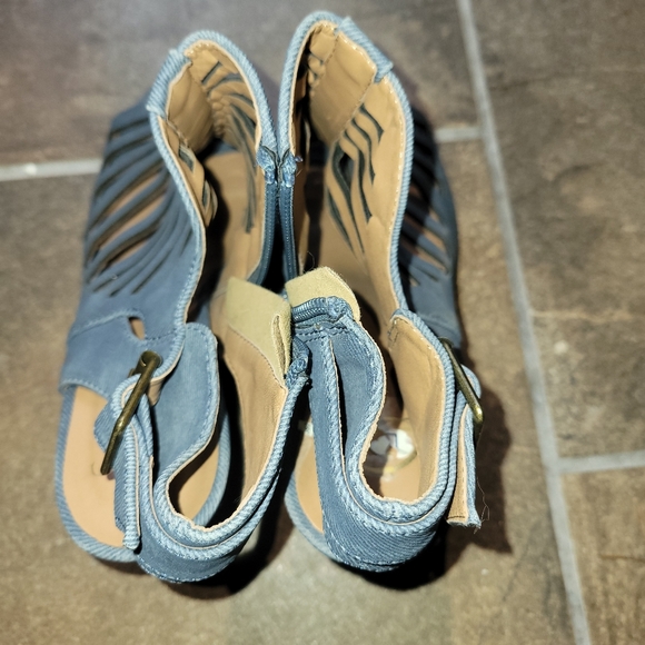 Heels - Picture 2 of 6